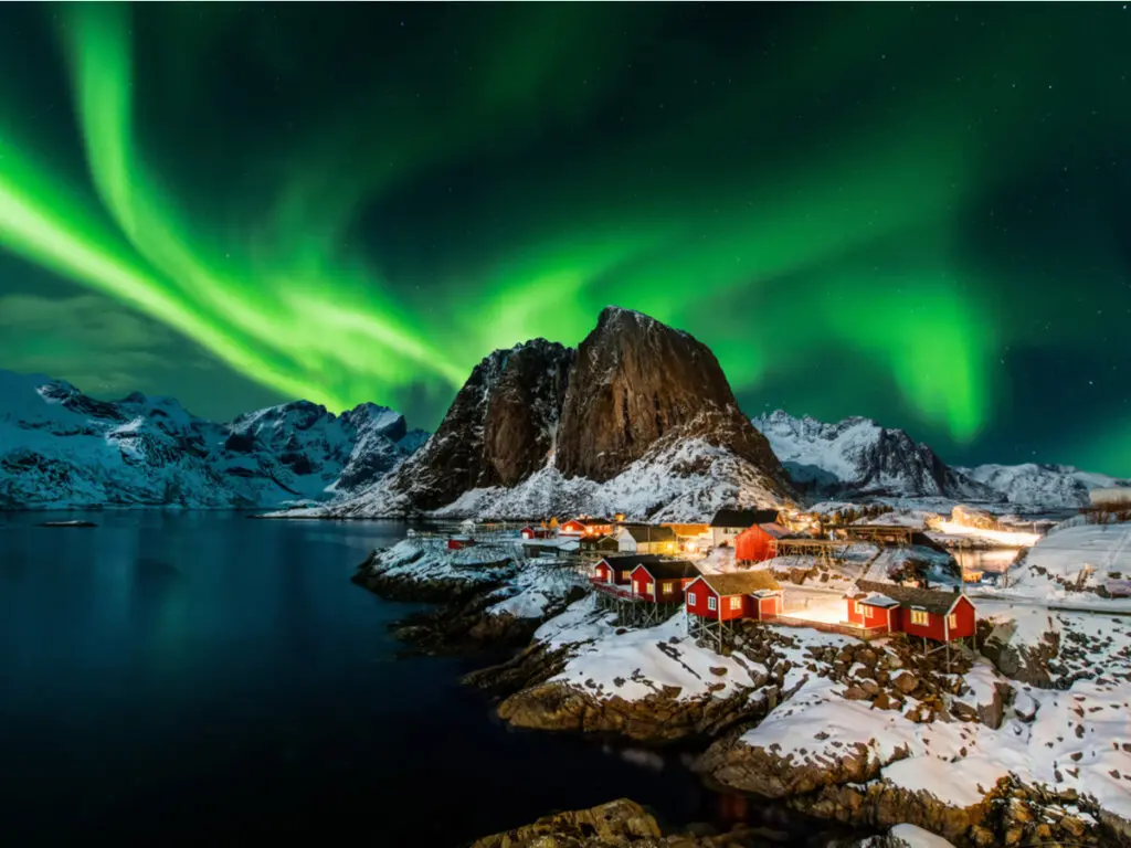 Noruega — fiordos, auroras boreales y paisajes nórdicos
