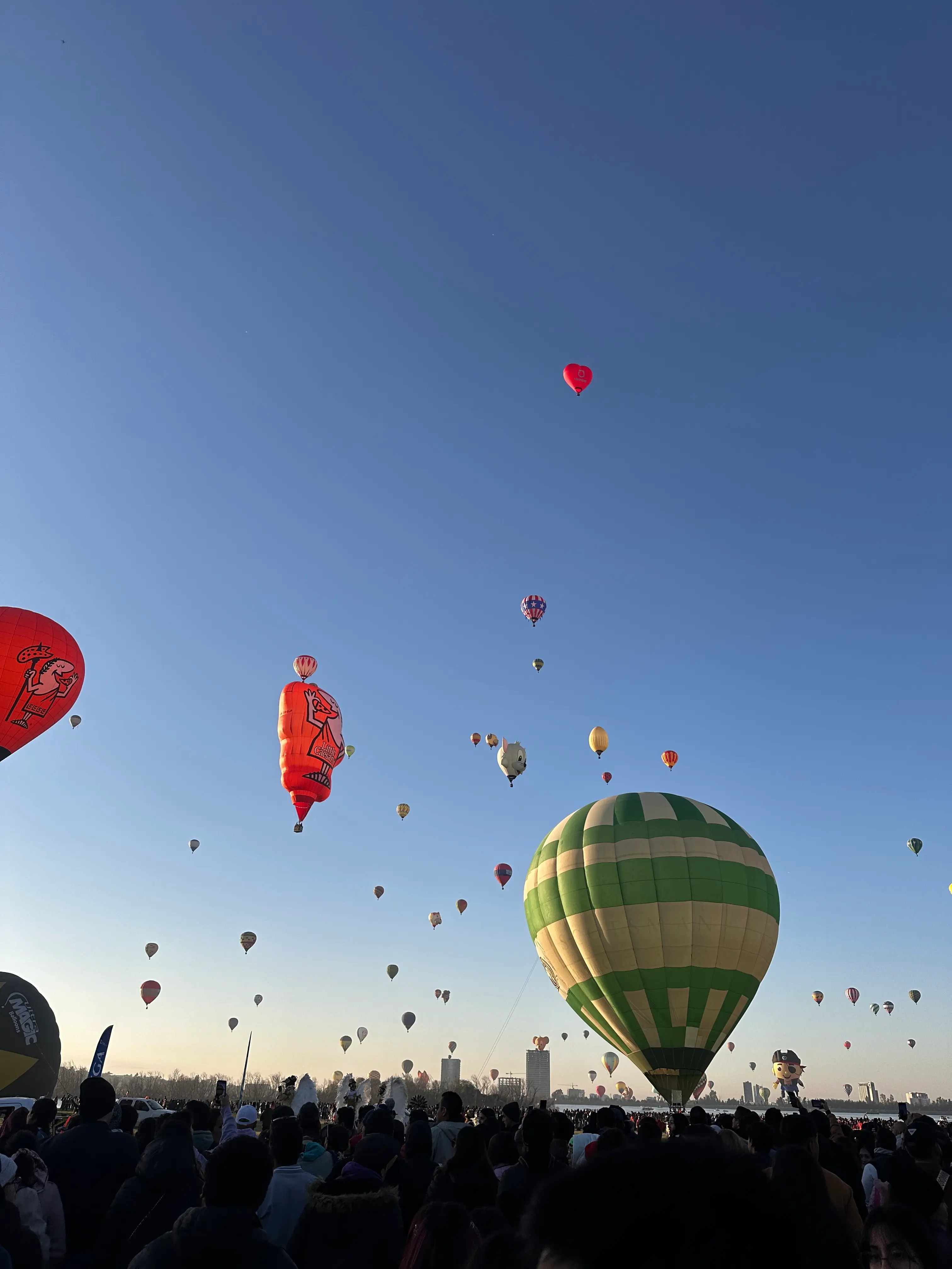 Iluminación nocturna de globos aerostáticos