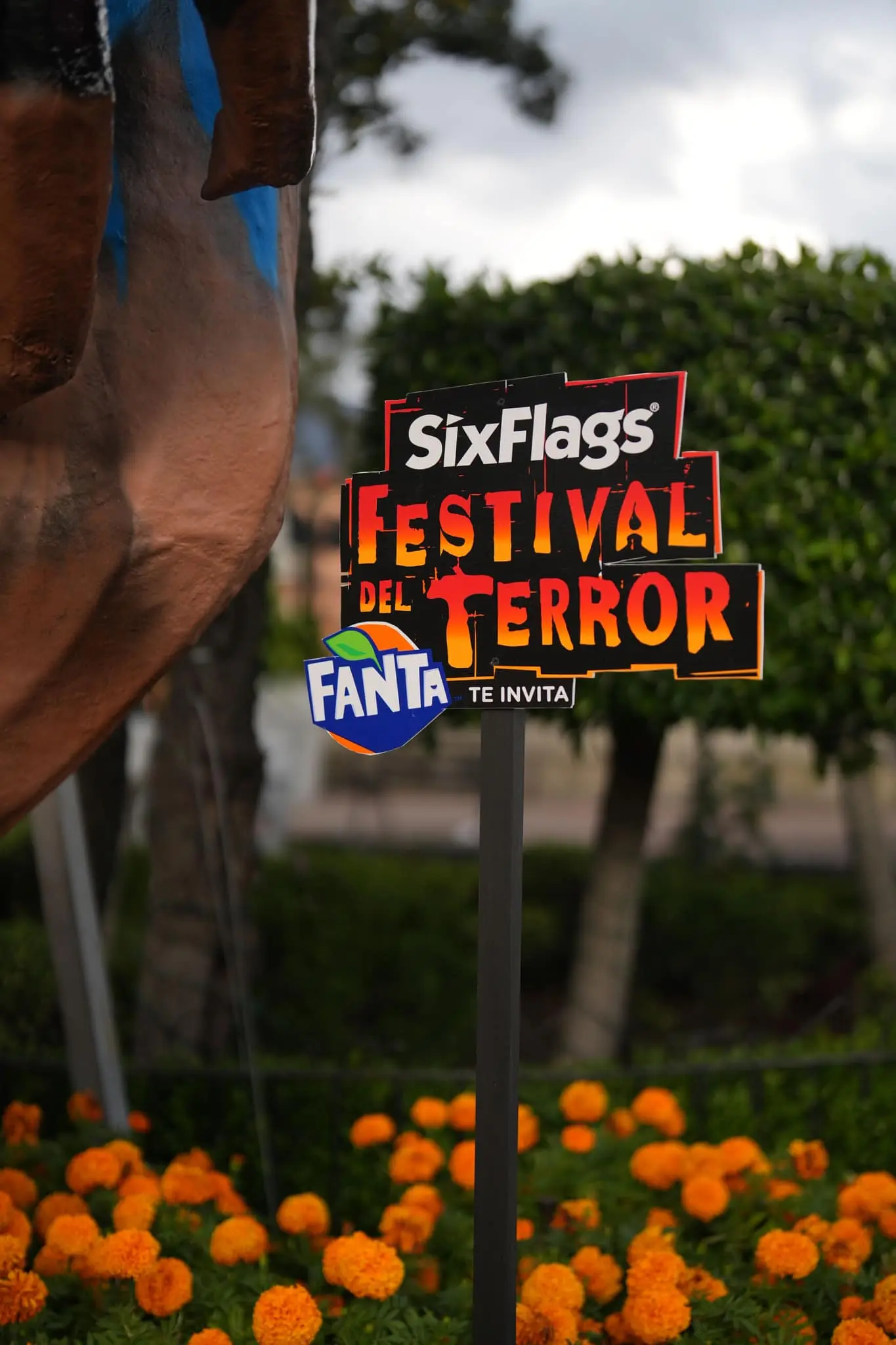 Decoración de Halloween Fright Fest en Six Flags